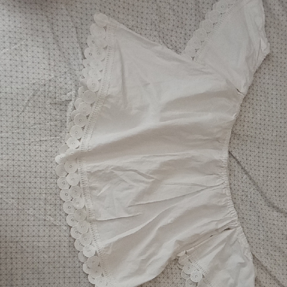 Elegant White Lace Trim Sleepwear Top